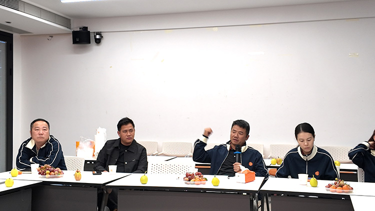 李總發(fā)言.jpg 李總發(fā)言.jpg